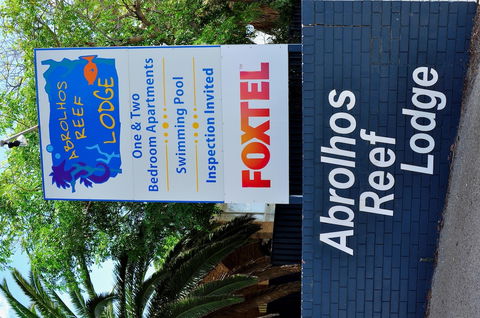 Abrolhos Reef Lodge - Sunshine Coast Guide 0
