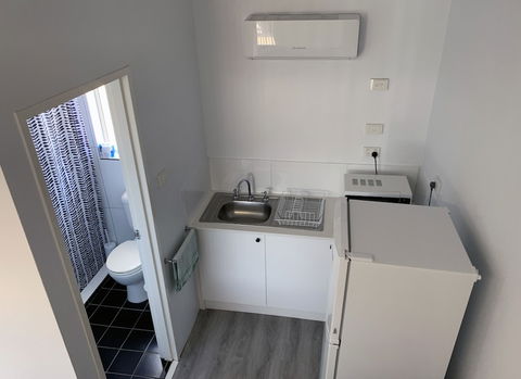 Baths Motel - Sunshine Coast Guide 5