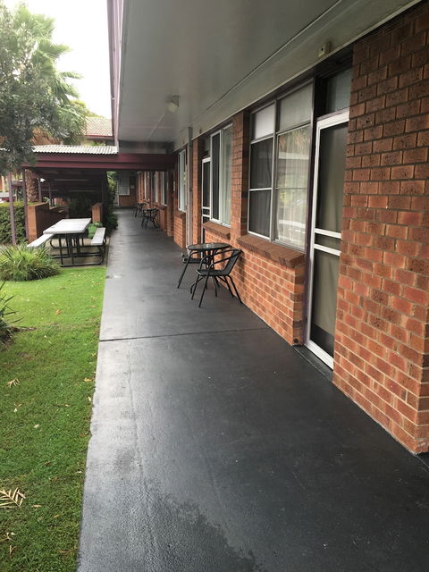 Flinders Motel - Sunshine Coast Guide 1