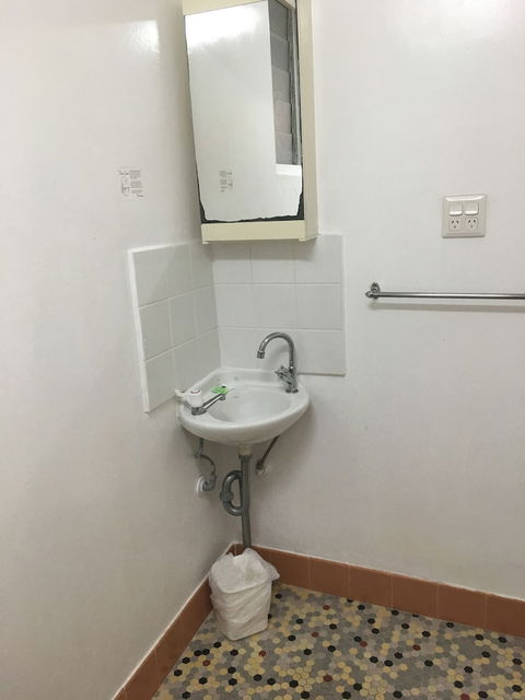 Flinders Motel - Sunshine Coast Guide 4