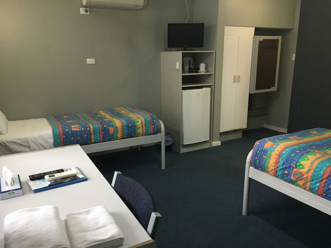 Flinders Motel - Sunshine Coast Guide 5