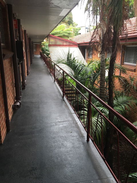 Flinders Motel - Sunshine Coast Guide 0