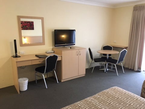 Maclin Lodge Motel - Sunshine Coast Guide 6