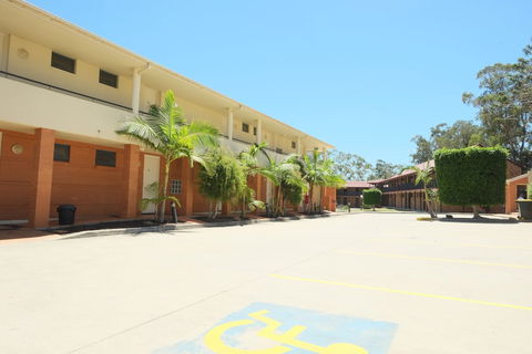 Maclin Lodge Motel - Sunshine Coast Guide 1