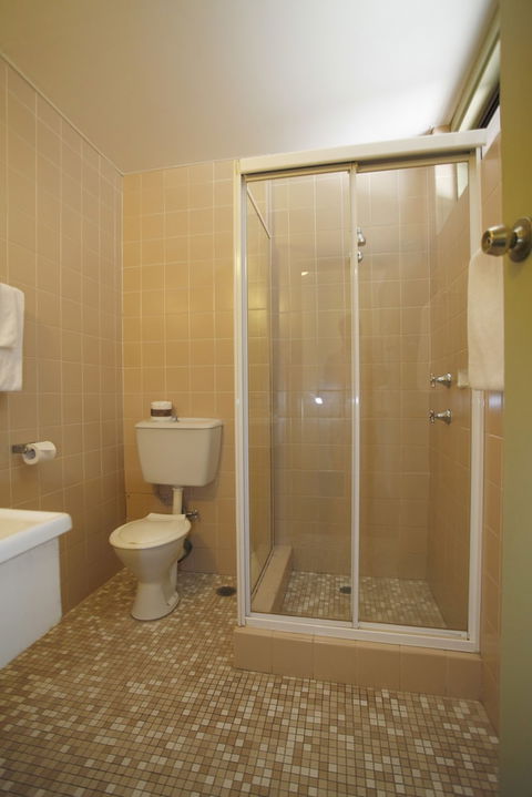 Maclin Lodge Motel - Sunshine Coast Guide 5