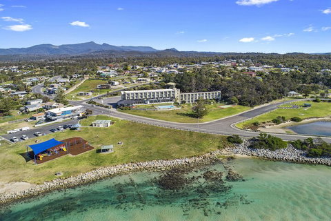 Scamander Beach Resort - Sunshine Coast Guide 1