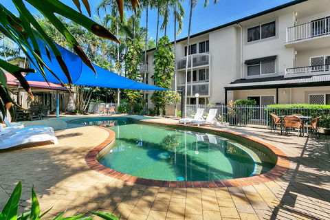 Cairns Reef Apartments & Motel - Sunshine Coast Guide 5