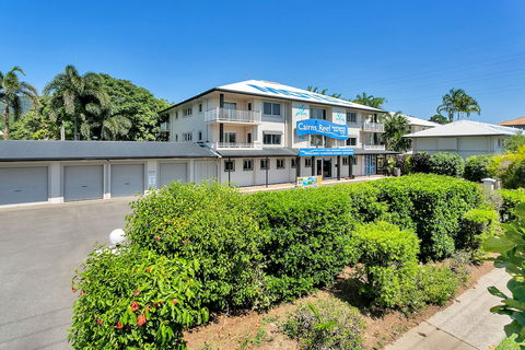 Cairns Reef Apartments & Motel - Sunshine Coast Guide 2