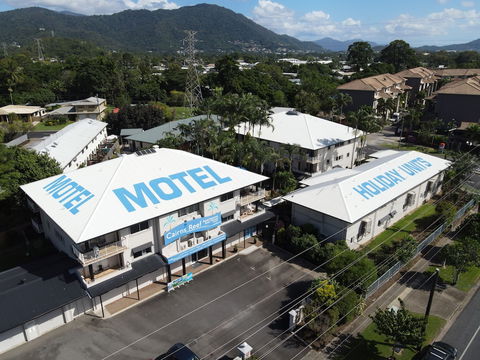 Cairns Reef Apartments & Motel - Sunshine Coast Guide 1