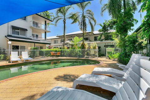 Cairns Reef Apartments & Motel - Sunshine Coast Guide 3