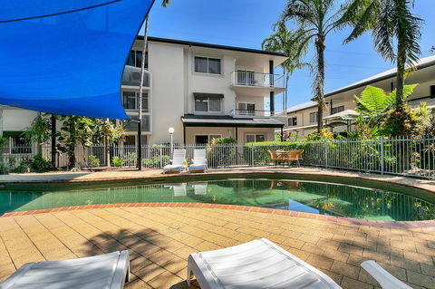 Cairns Reef Apartments & Motel - Sunshine Coast Guide 4