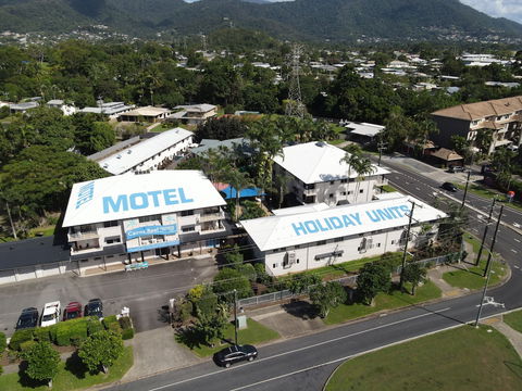 Cairns Reef Apartments & Motel - Sunshine Coast Guide 0