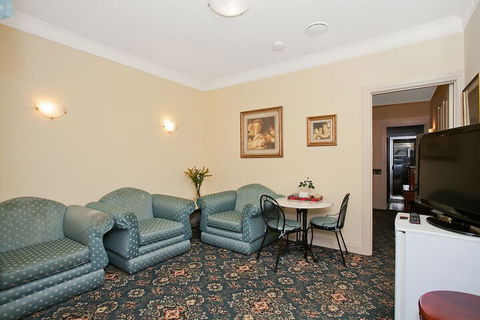 Merton Manor Exclusive Bed And Breakfast - Sunshine Coast Guide 5