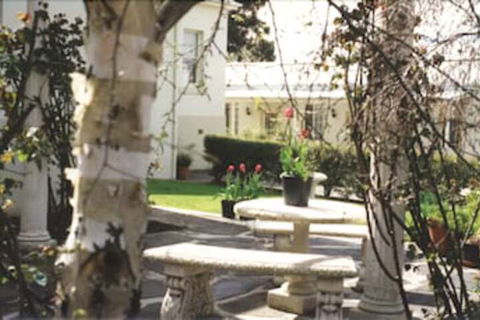 Merton Manor Exclusive Bed And Breakfast - Sunshine Coast Guide 1