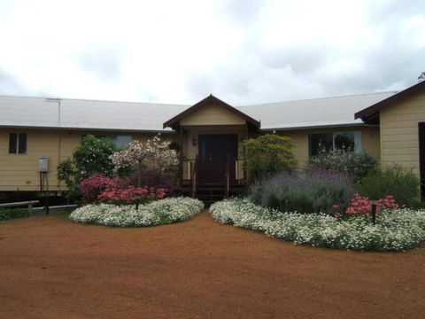 Shambhala Guesthouse - Sunshine Coast Guide 1