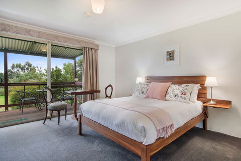 Shambhala Guesthouse - Sunshine Coast Guide 4