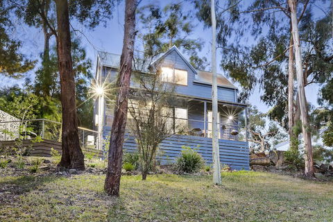 Briars Cottage - Daylesford - Sunshine Coast Guide 1