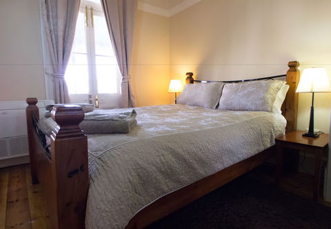 Royal Apartments - Sunshine Coast Guide 4