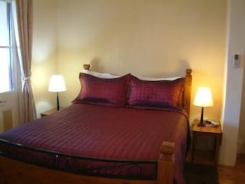 Royal Apartments - Sunshine Coast Guide 2