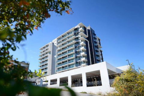 Oaks Gladstone Grand Hotel - Sunshine Coast Guide 0