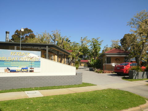 Kickback Cottages - Sunshine Coast Guide 0