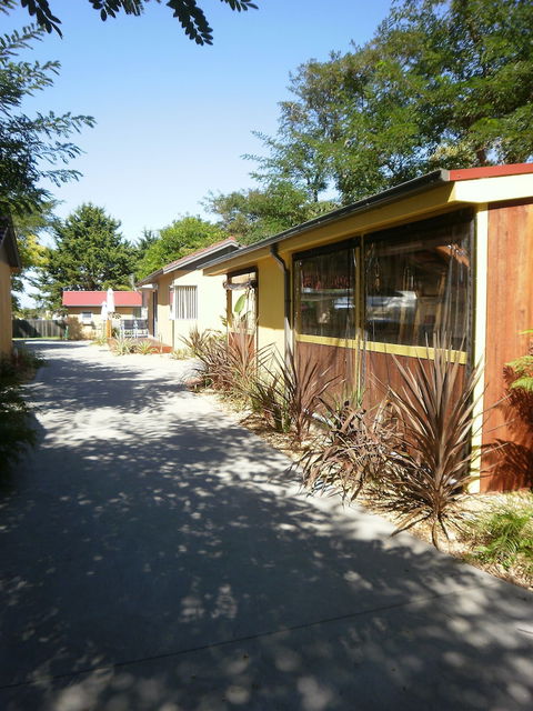 Kickback Cottages - Sunshine Coast Guide 2