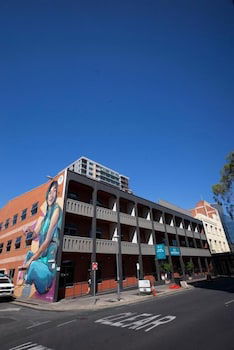 Adelaide Central YHA - Hostel - Sunshine Coast Guide 1