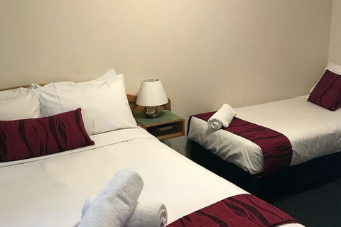 O'Shea's Royal Hotel - Sunshine Coast Guide 7