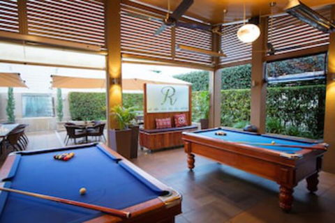 O'Shea's Royal Hotel - Sunshine Coast Guide 0