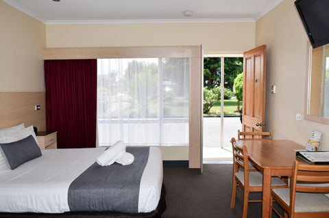 Beachway Motel & Restaurant - Sunshine Coast Guide 6