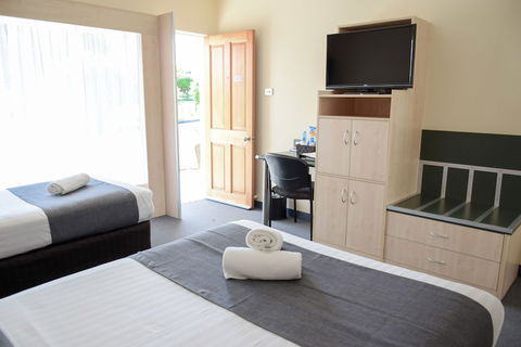 Beachway Motel & Restaurant - Sunshine Coast Guide 4