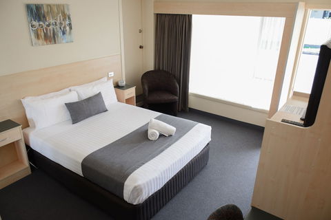 Beachway Motel & Restaurant - Sunshine Coast Guide 3