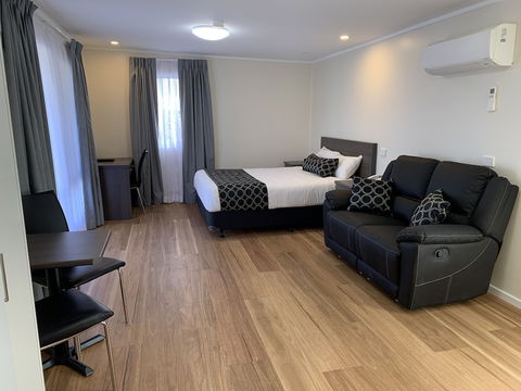 Thunderbird Motel - Sunshine Coast Guide 5