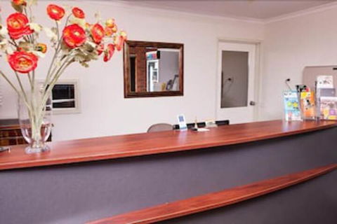 Advance Motel - Sunshine Coast Guide 6