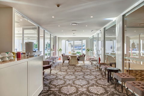 International Hotel Wagga Wagga - Sunshine Coast Guide 2