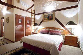 Castle On The Hill - Sunshine Coast Guide 0
