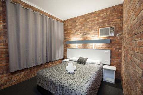 Allan Cunningham Motel - Sunshine Coast Guide 5
