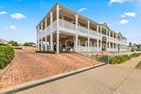 Quality Inn Ashby House Tamworth - Sunshine Coast Guide 1
