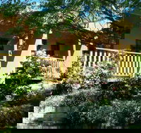 Meredith House - Sunshine Coast Guide