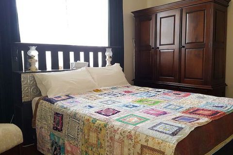 The Postmaster Inn BnB - Sunshine Coast Guide 2