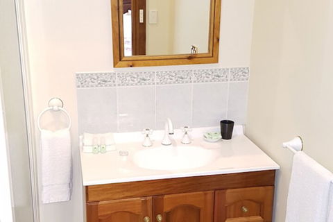 The Postmaster Inn BnB - Sunshine Coast Guide 3