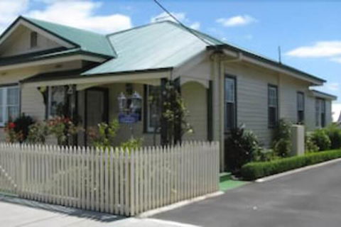 The Postmaster Inn BnB - Sunshine Coast Guide 0