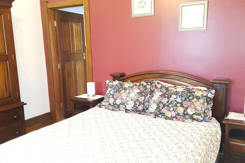 The Postmaster Inn BnB - Sunshine Coast Guide 6