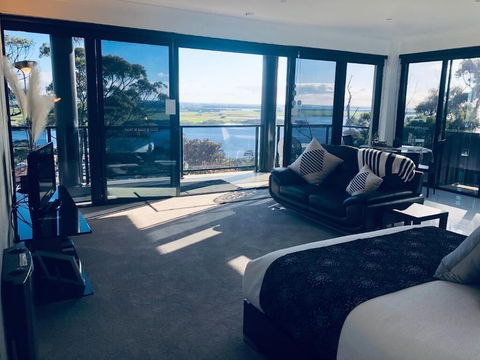 Sheer Pleasure Accommodation - Sunshine Coast Guide 4