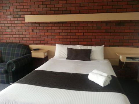 Big Valley Lakeside Paradise Motor Inn - Sunshine Coast Guide 4