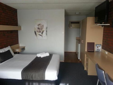 Big Valley Lakeside Paradise Motor Inn - Sunshine Coast Guide 5