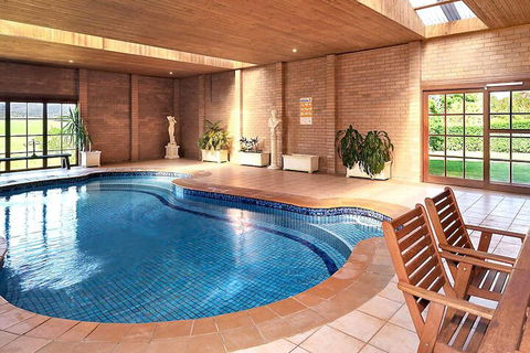 Strathearn Park Lodge - Sunshine Coast Guide 4