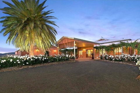 Strathearn Park Lodge - Sunshine Coast Guide 1