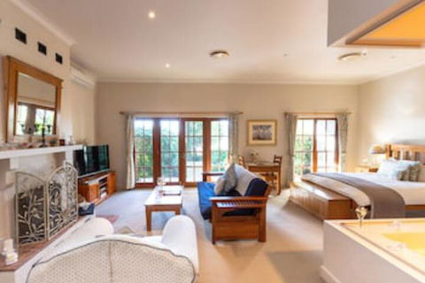 Strathearn Park Lodge - Sunshine Coast Guide 0