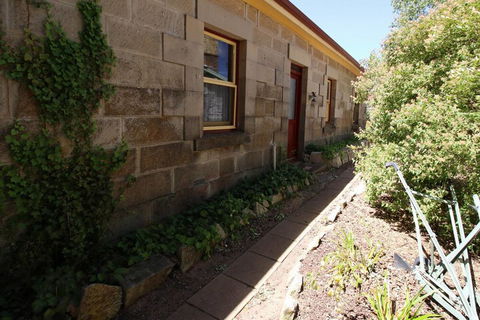 Christopher Halls Colonial Accommodation - Sunshine Coast Guide 0